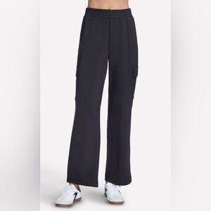 ✨NWT✨Skechers: SkechLuxe Elevate Cargo Pants- Size XL (inseam approx 31.25in)